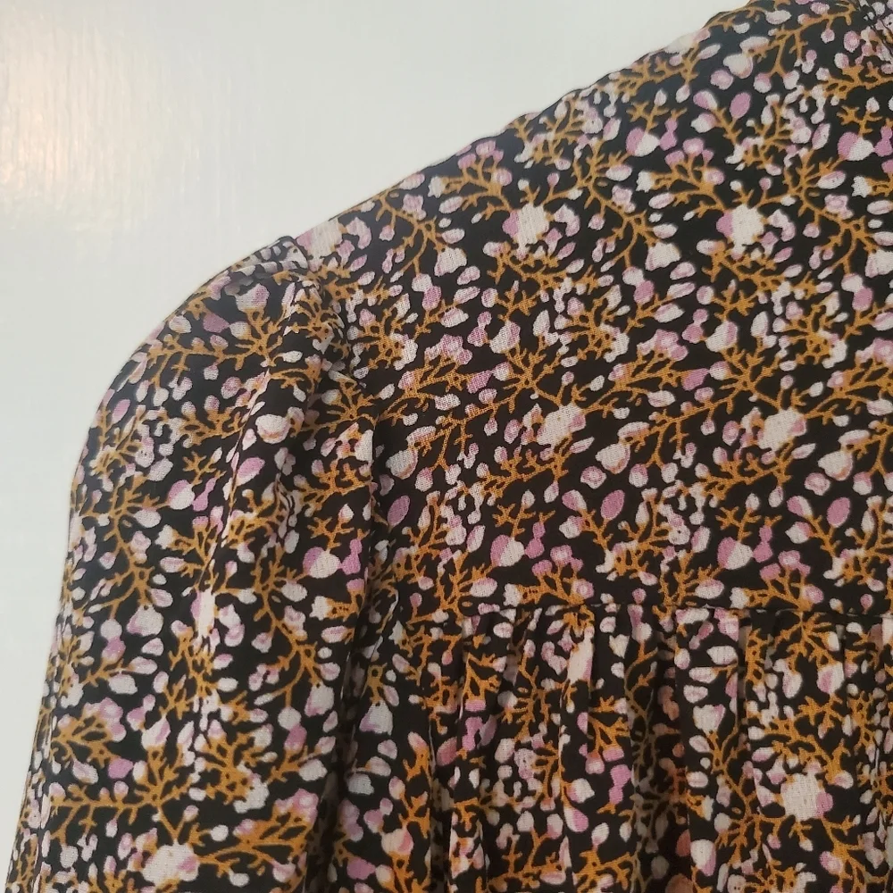Black Bull Blouse – Size L – Black (Pink, White & Gold Floral Pattern)  - Picture 4 of 6
